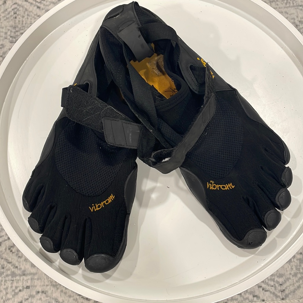Vibram Fivefingers Unisex Black Shoes / Size 10-10 1/2